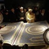 أفغاني يخط أكبر مصحف في العالم أفغاني يخط أكبر مصحف في العالم