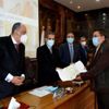 الصناعة تبدأ تسليم خطابات التخصيص لـ 300 مستثمر بالمجمعات الصناعية الجديدة الصناعة تبدأ تسليم خطابات التخصيص لـ 300 مستثمر بالمجمعات الصناعية الجديدة