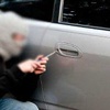 مواطن 'ناعم' يعتدي على رجل أمن