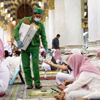 تقديم 150 ألف عبوة ماء زمزم و2400 عبوة تمر في أول ليلة من العشر الأواخر بالمسجد النبوي