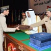 صور/ الأمير سلمان يرعى حفل تخريج الضباط الجامعيين