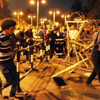 متظاهرون يلقون "مولوتوف" على الحرس الجمهورى متظاهرون يلقون "مولوتوف" على الحرس الجمهورى