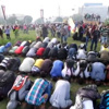 طلاب ضد الانقلاب يصلون «التحرير».. وينشرون صورا لسجودهم في قلب الميدان