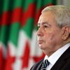 سفير المغرب يقدم أوراق اعتماده للرئيس الجزائري الانتقالي سفير المغرب يقدم أوراق اعتماده للرئيس الجزائري الانتقالي