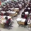 بالفيديو .. تلميذ صيني ينتحر على مرأى ومسمع زملائه