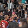 لاعبو المنتخب يحتفلون بالفوز على النسور بالغناء والرقص