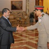 الرئيس المصري يحيل طنطاوي وعنان إلى التقاعد