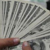 الدولار بـ696 قرشًا.. والدينار الكويتى بـ24.5 جنيه