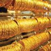 الذهب يتراجع مع ارتفاع الدولار قبل صدور بيانات التضخم الأمريكية