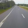“فيديو” شاهد سيارة مسرعة تصدم بقرة وتطيح بها لعدة أمتار في تايلاند