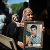 إسرائيل تطلق فلسطينيين وتعتقل آخرين