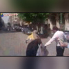 بالفيديو.. سيدة تضرب مواطنا ''بالحذاء'' في ميدان التحرير تشك أنه ''إخواني''