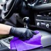 طرق بسيطة للتخلص من الاتساخات الصعبة في داخلية سيارتك