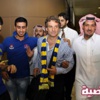 معيض يستقبل كارينيو النصر بالمطار