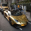 سعودي يستعرض بسياراته المطلية بالذهب في شوارع لندن