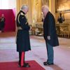 طبيب عراقي يحصل على أعلى تكريم بريطاني من الأمير تشارلز
