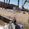 انقلاب سيارة نقل محملة بالأجهزة الكهربائية فى ترعة بقنا