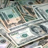 الدولار يواصل ارتفاعه بالبنوك رغم انخفاضه في السوق السوداء