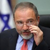 ليبرمان يرفض الاستقالة بعد اتهامه بالاحتيال