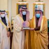 فيصل بن مشعل يتسلّم تقرير لجنة شباب عنيزة فيصل بن مشعل يتسلّم تقرير لجنة شباب عنيزة