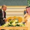 العاهل السعودي يبحث آخر التطورات في المنطقة مع رئيس العراق