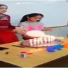 معلمة تشرح أركان الإسلام بالشمع المشتعل.. (فيديو)