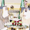 خادم الحرمين استقبل سمو الأمير في قاعدة الرياض الجوية خادم الحرمين استقبل سمو الأمير في قاعدة الرياض الجوية