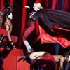 Madonna تسقط من على مسرح حفل جوائز بريت 2015