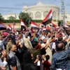 طائرات الجيش تحلق فوق «الاتحادية».. والمتظاهرون يرفعون صور «السيسي»