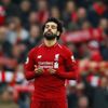 محمد صلاح يطور عقله بكتاب «قوة الدماغ».. «صورة»