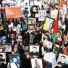 تضامنا مع زملائهم في المعتقلات الإسرائيلية 800 أسير فلسطيني يضربون عن الطعام