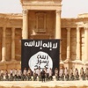 تنظيم الدولة يبث شريطا مصورا يظهر عملية اعدام جماعية وسط اثار تدمر