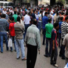 سائقو المنيا يقطعون الطريق أمام ديوان المحافظة