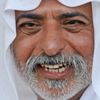 وزير التسامح الاماراتي يحبط مواطن هم بتقبيله