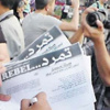 أعضاء «تمرد» يجمعون توقيعات المواطنين بـ«التحرير» لسحب الثقة من الرئيس