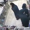 فيديو / عصابة نسائية تسرق أدوات زينة بجدة