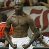 لقطة اليوم: بالوتيللي "أنا مش خرونج.. أنا كينغ كونغ" - كرة القدم - كأس أوروبا 2012