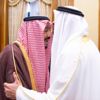 الملك سلمان يبحث التطورات اليمنية مع ولي عهد أبوظبي الملك سلمان يبحث التطورات اليمنية مع ولي عهد أبوظبي