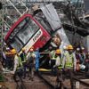 إصابة حوالي 34 شخصا بعد تصادم قطار وشاحنة في اليابان