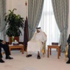 أمير قطر يجتمع مع عباس ومشعل