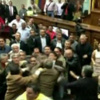 نواب فنزويليون يتبادلون اللكمات بعد جدل حول الانتخابات نواب فنزويليون يتبادلون اللكمات بعد جدل حول الانتخابات