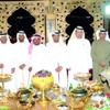 يصنع سيارتين من الخردة
