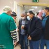 محافظ مطروح يقدم التعازى لأهالي سيوة في حادث المراقي.. ويزور المصابين