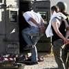 الاحتلال يعتقل 13 فلسطينيا بالضفة الغربية