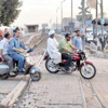 طالب بالإعدادية يخترع جهازا لإغلاق وفتح المزلقانات تلقائيا