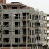 سيدة طلاء السيارات في إيران المحافظة تلمع وسط الرجال