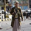 اشتباكات للسيطرة على قاعدة جوية شمال عدن والتحالف يواصل غاراته