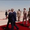 رئيس وزراء العراق يستقبل الرئيس السيسي فور وصوله مطار بغداد