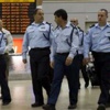 فيديو: إسرائيل توقف 40 مؤيدًا للفلسطينيين وتمنع نشطاء من الوصول إلى تل أبيب
