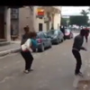 بالفيديو.. تونسيان يرقصان وسط قنابل الغاز